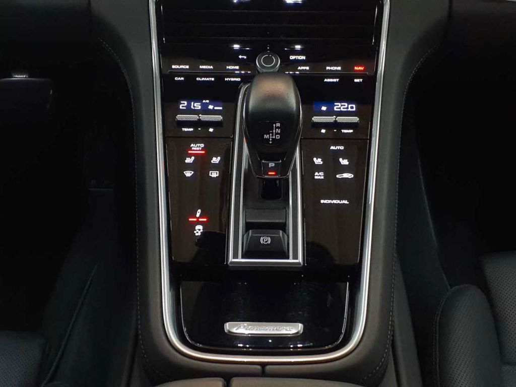 Porsche Panamera 2021