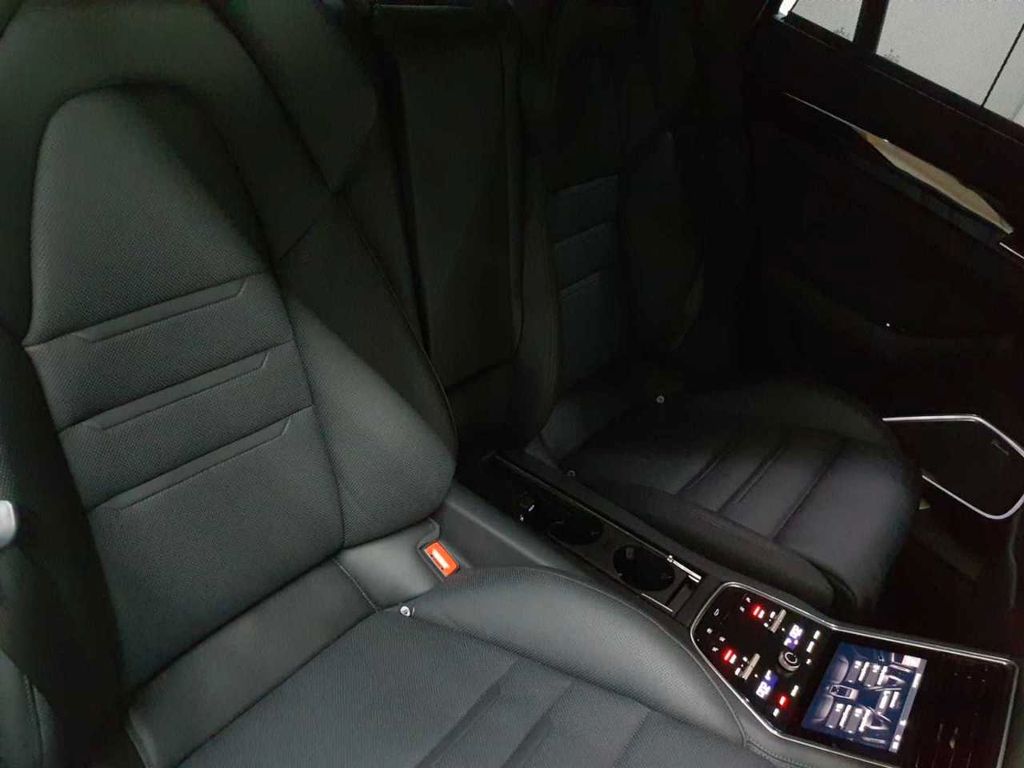 Porsche Panamera 2021
