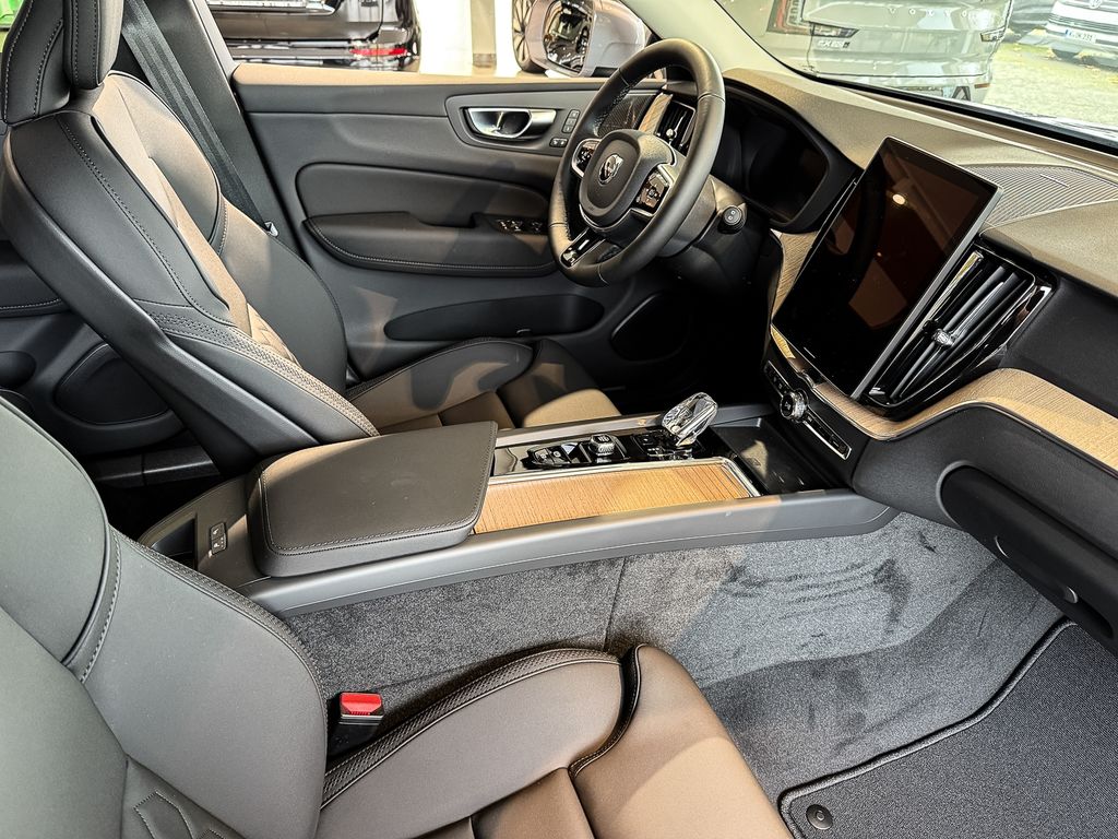 Volvo XC60 2025