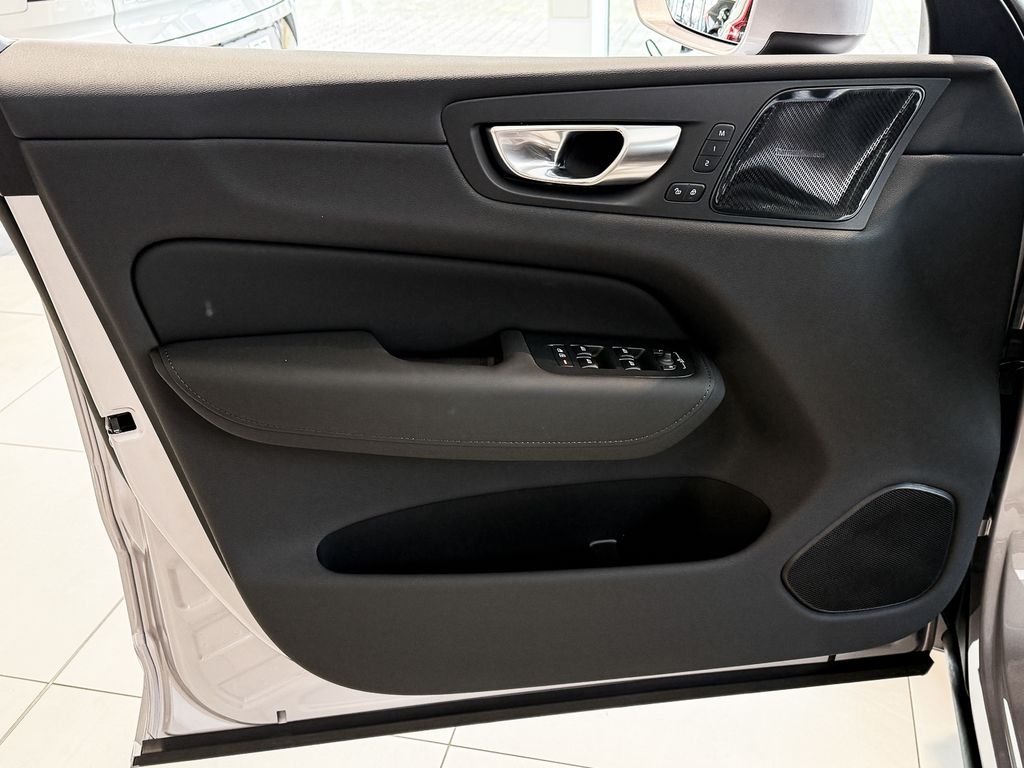 Volvo XC60 2025