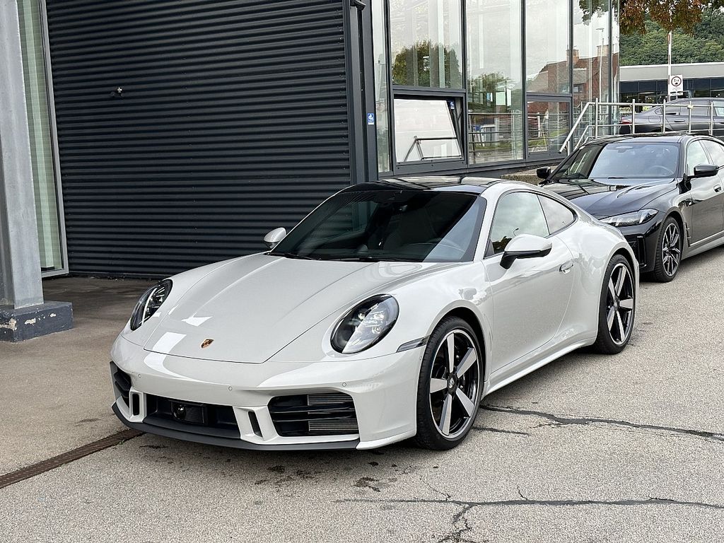 Porsche 911 2025