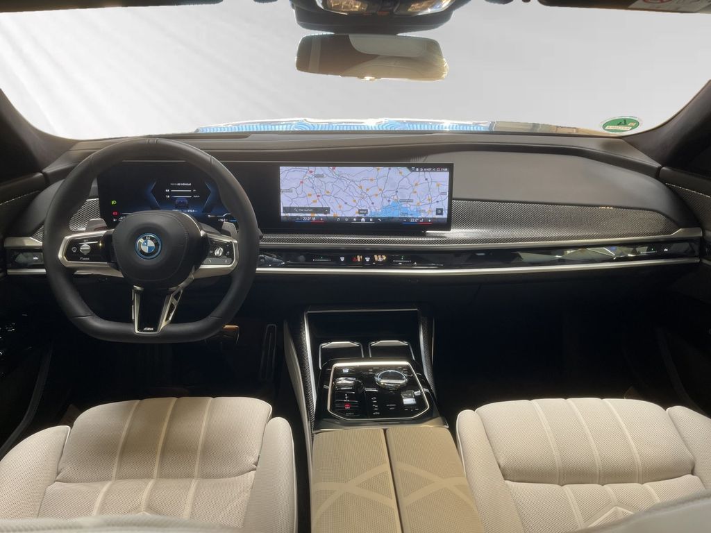 BMW 750 2024