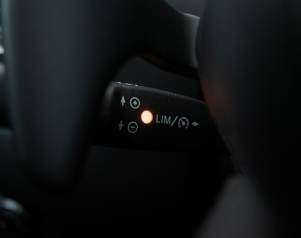 Aston Martin DB11 2016