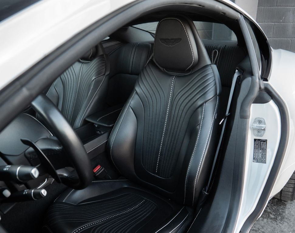 Aston Martin DB11 2016