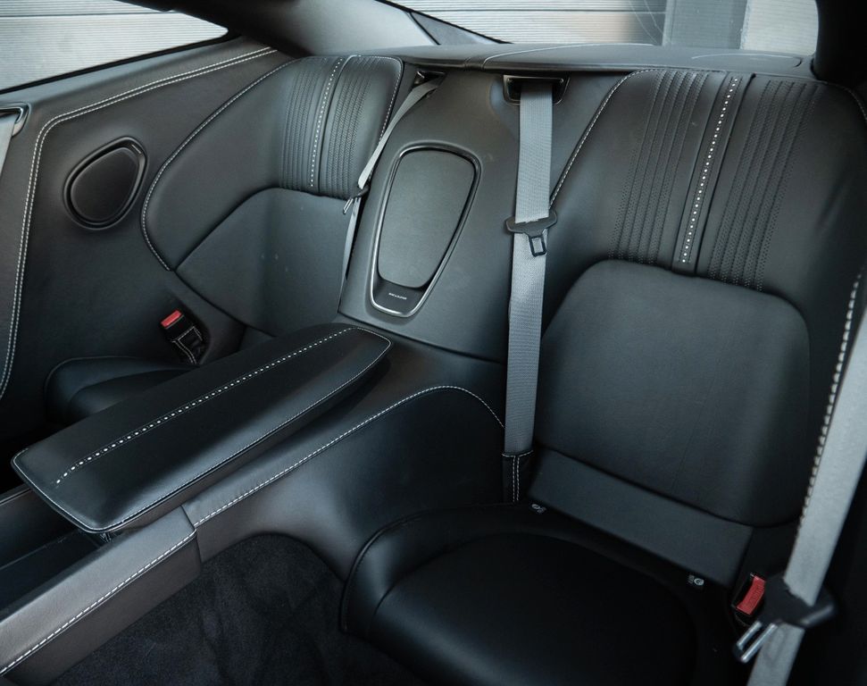 Aston Martin DB11 2016