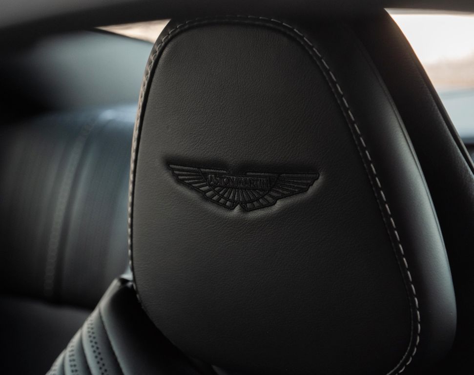 Aston Martin DB11 2016