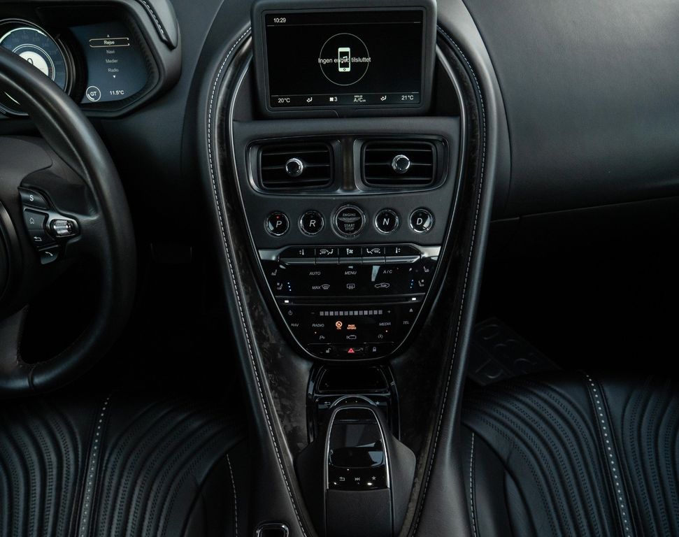 Aston Martin DB11 2016