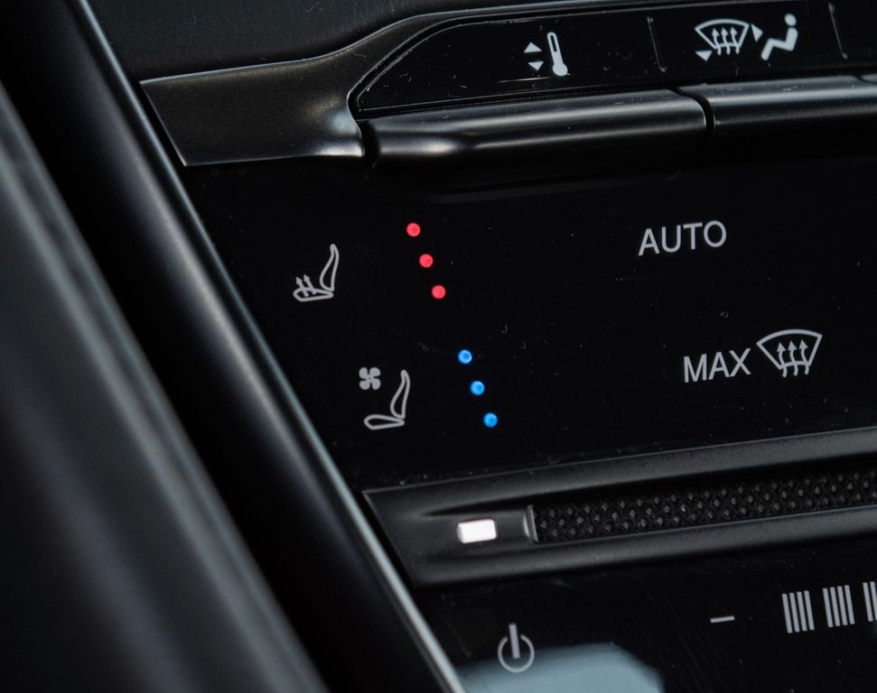 Aston Martin DB11 2016