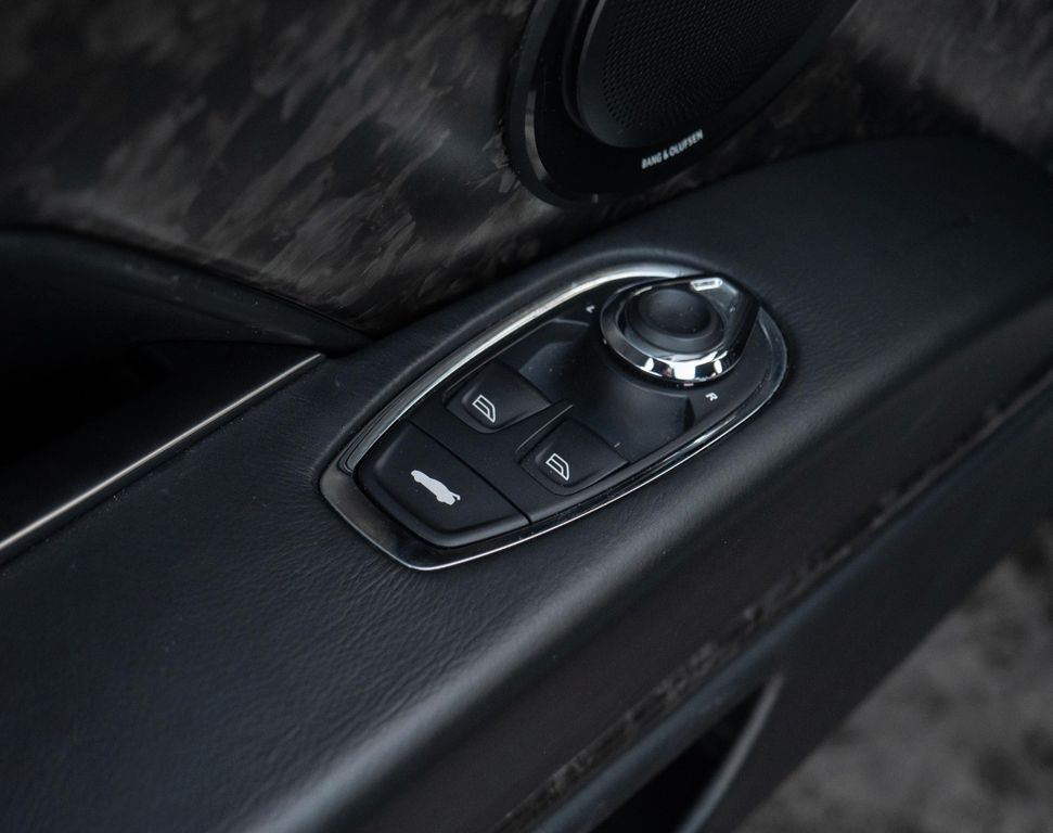 Aston Martin DB11 2016