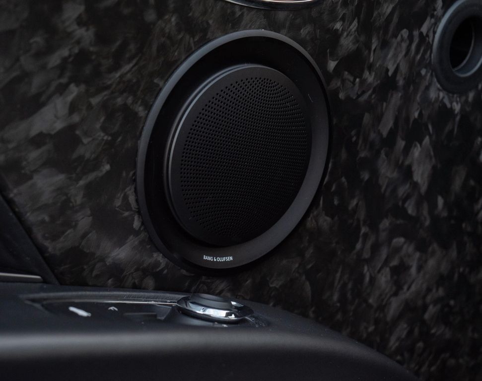 Aston Martin DB11 2016