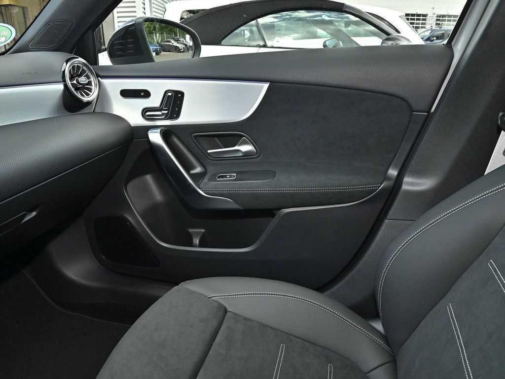 Mercedes-Benz A 200 2025