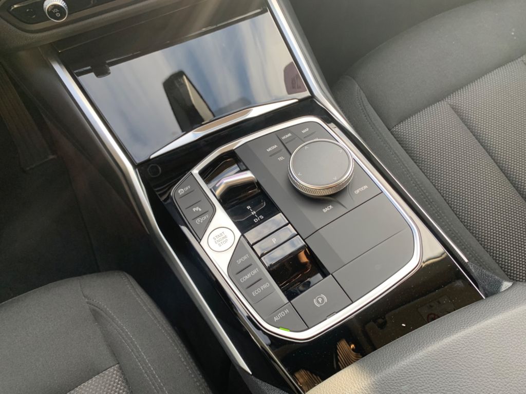 BMW 318 2022