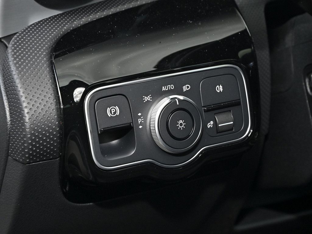 Mercedes-Benz A 200 2025