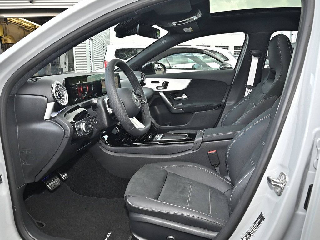 Mercedes-Benz A 200 2025