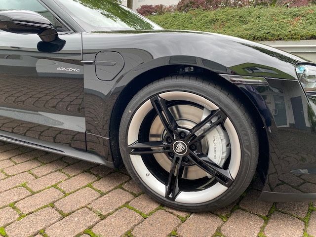 Porsche Taycan 2023