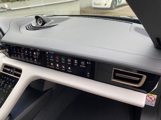 Porsche Taycan 2023