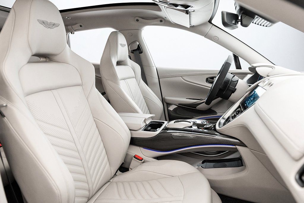 Aston Martin DBX 2024