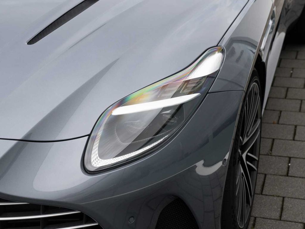 Aston Martin DB12 2024