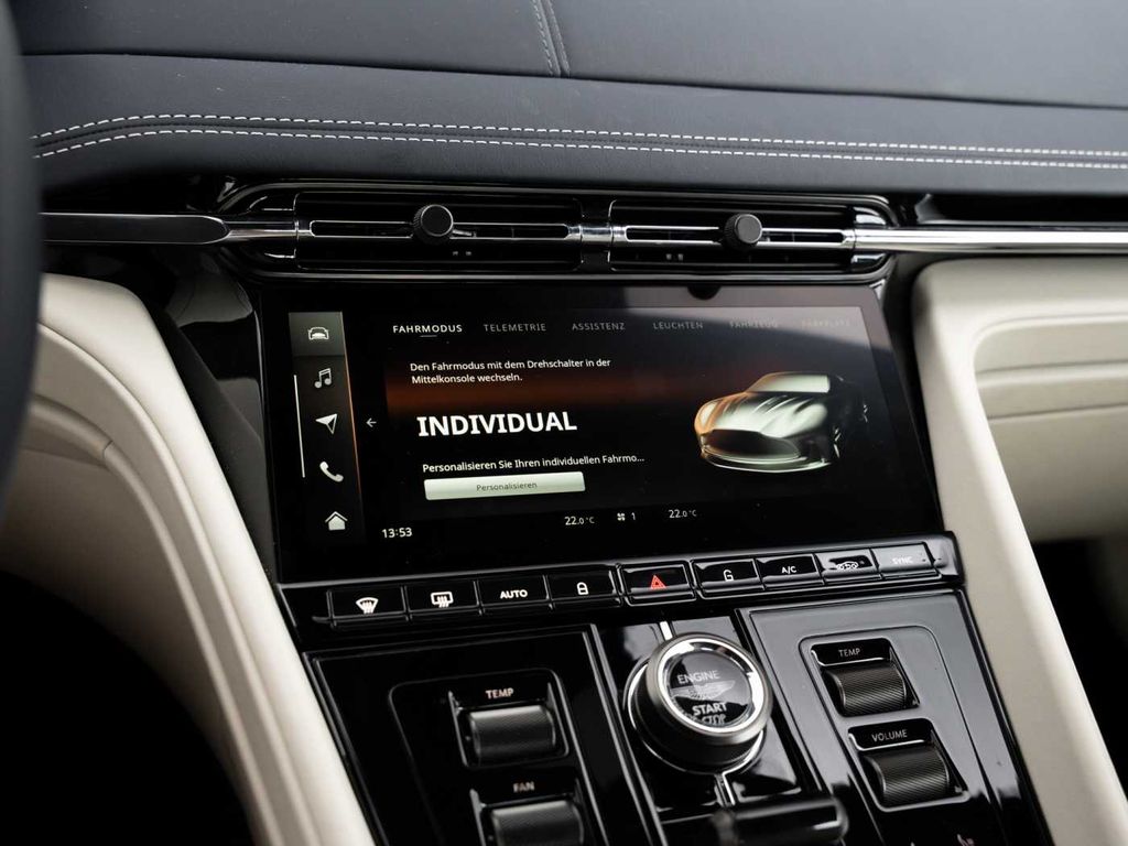 Aston Martin DB12 2024
