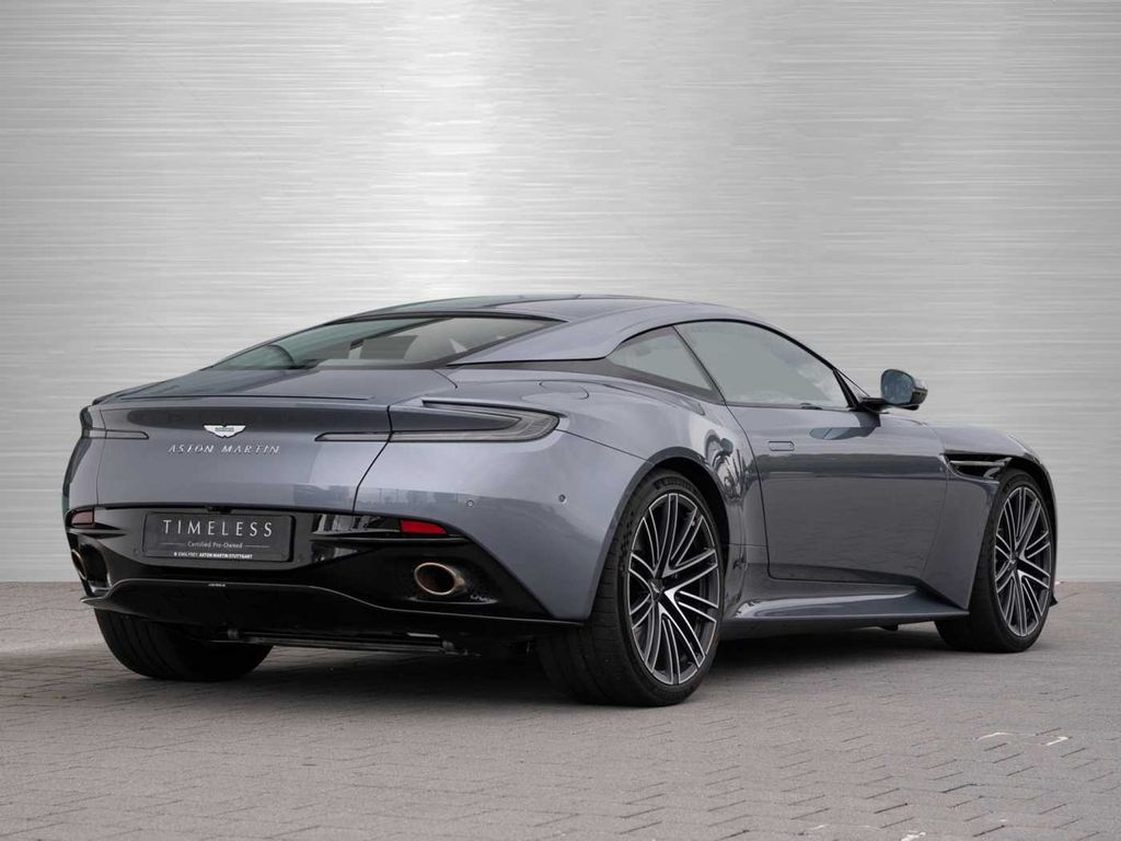 Aston Martin DB12 2024