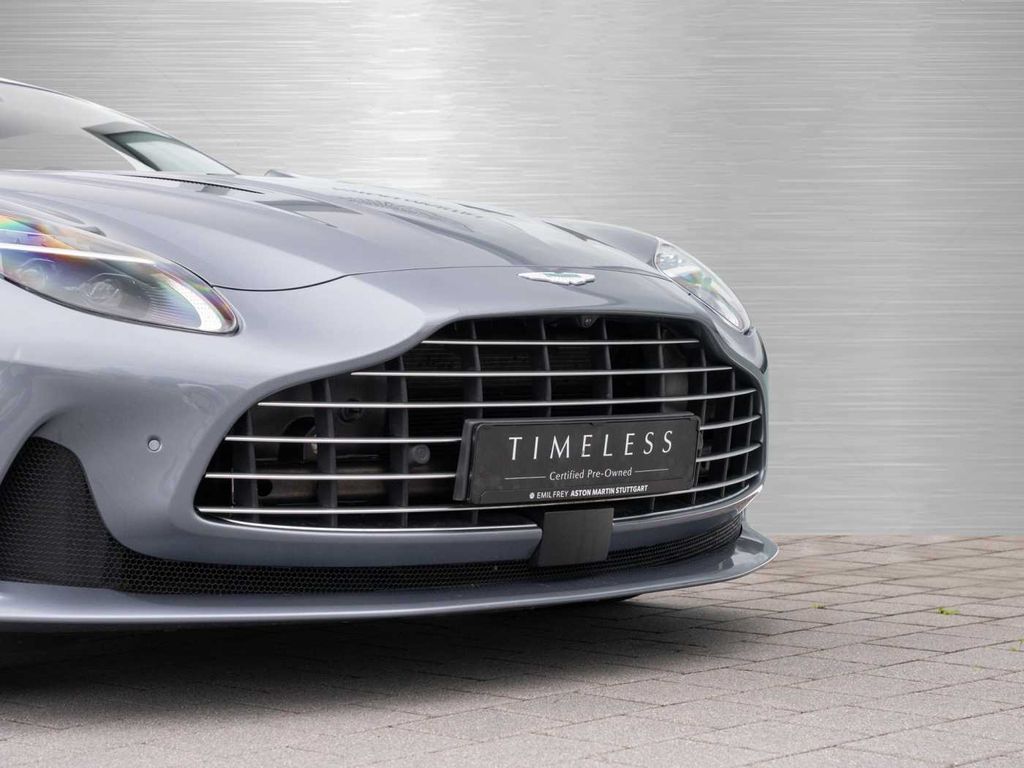 Aston Martin DB12 2024