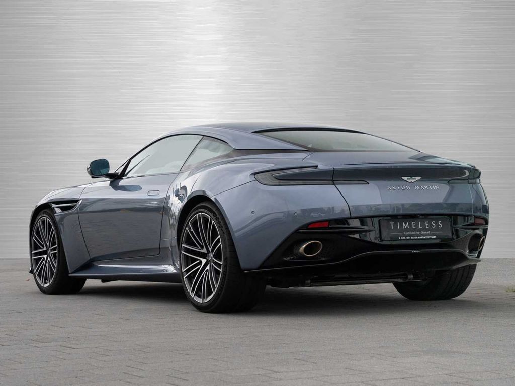 Aston Martin DB12 2024