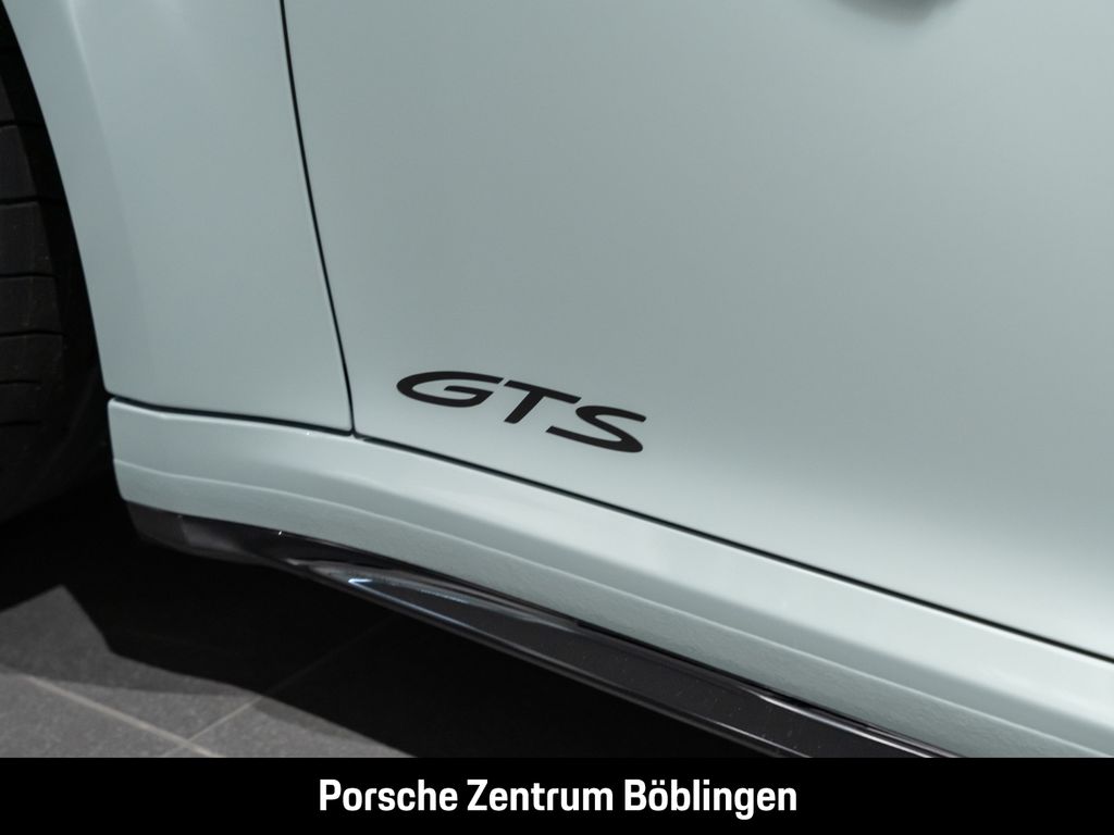 Porsche 992 2025
