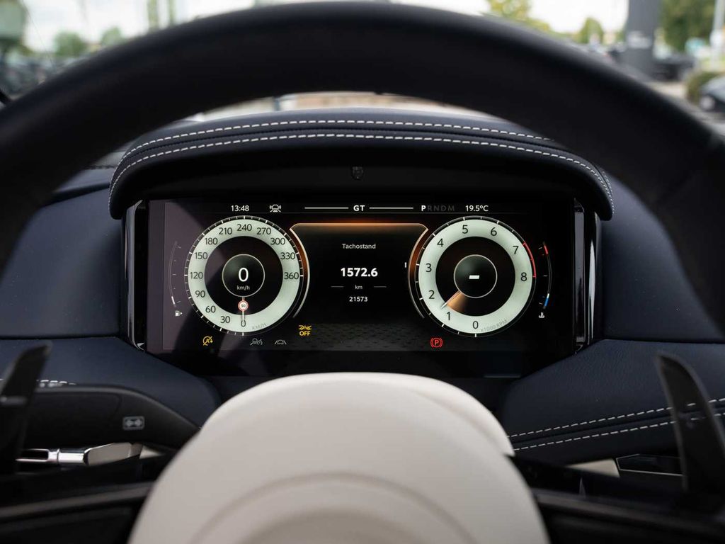 Aston Martin DB12 2024