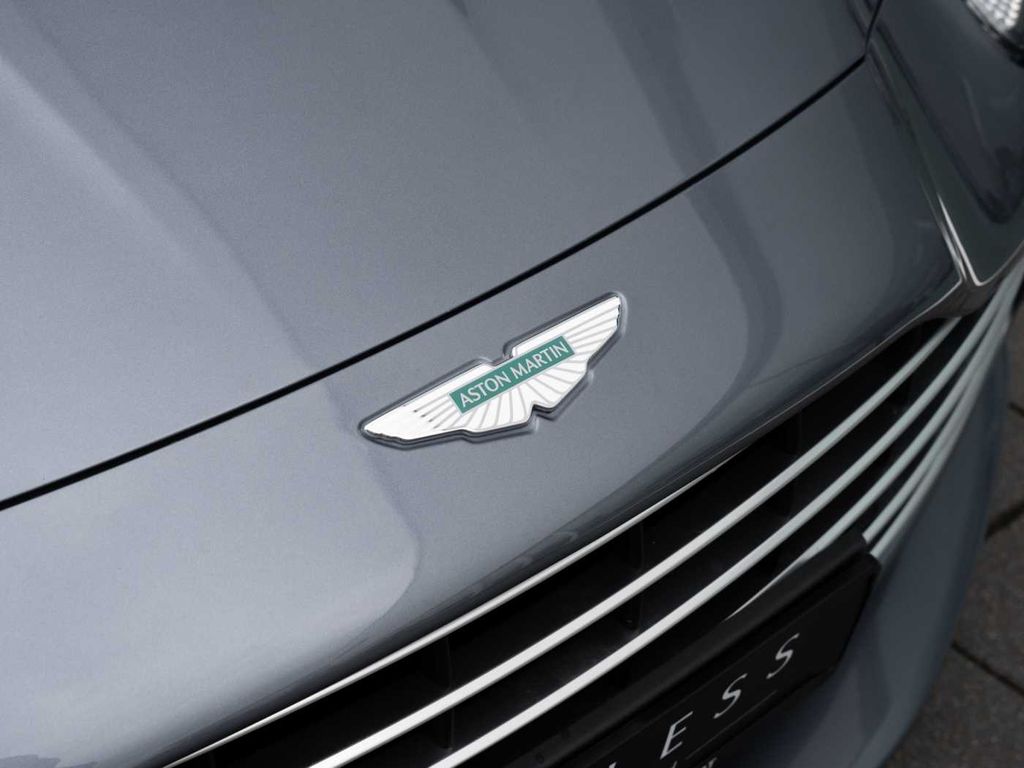 Aston Martin DB12 2024