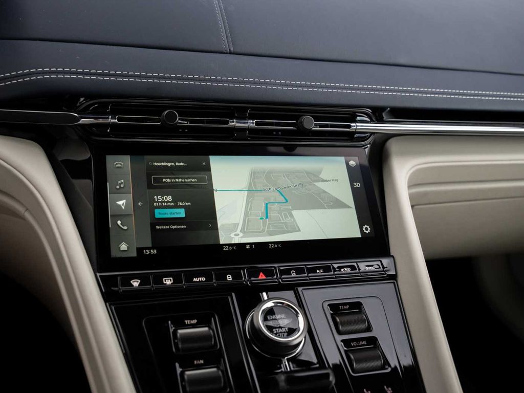 Aston Martin DB12 2024