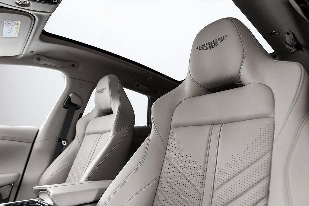 Aston Martin DBX 2024