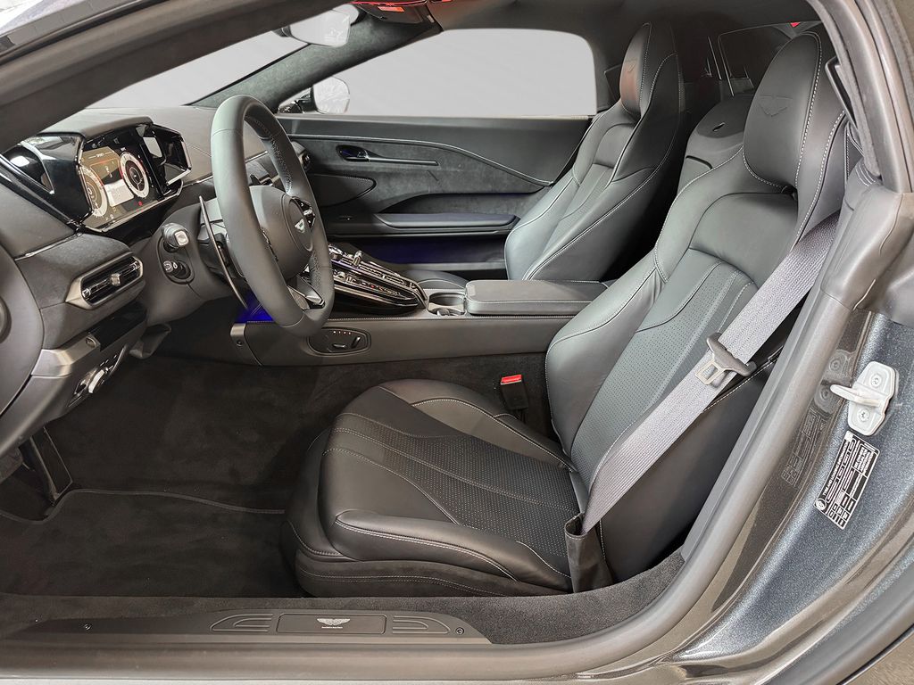 Aston Martin V8 Vantage 2025