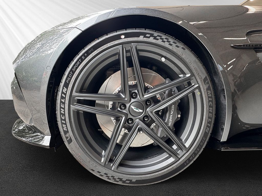 Aston Martin V8 Vantage 2025