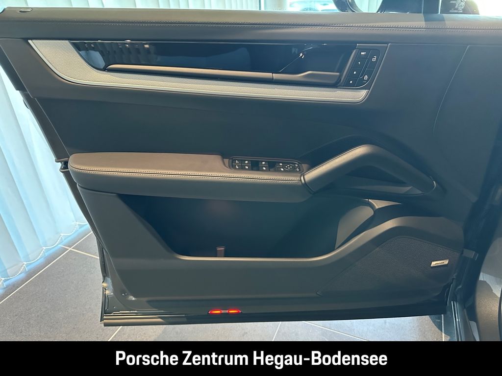 Porsche Cayenne 2025