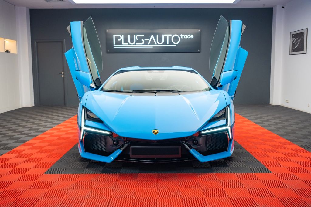 Lamborghini Revuelto