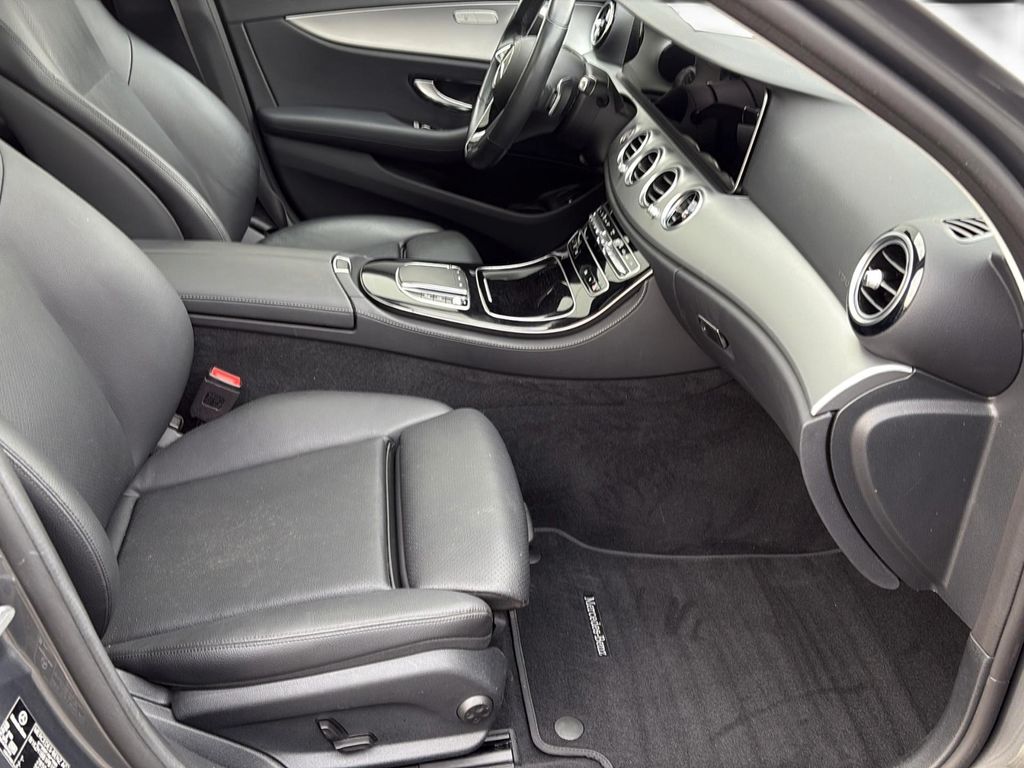 Mercedes-Benz E 300 2022