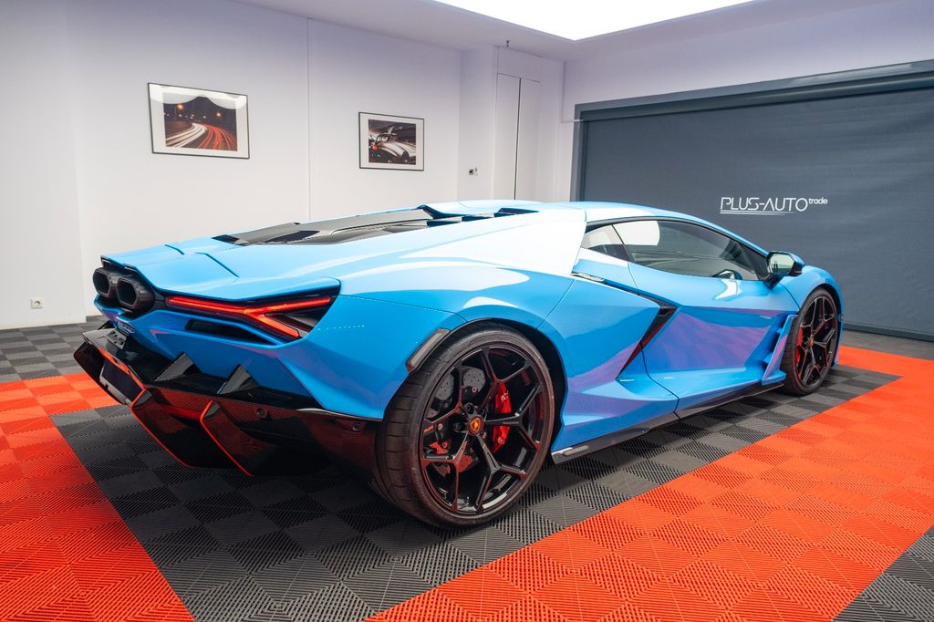 Lamborghini Revuelto