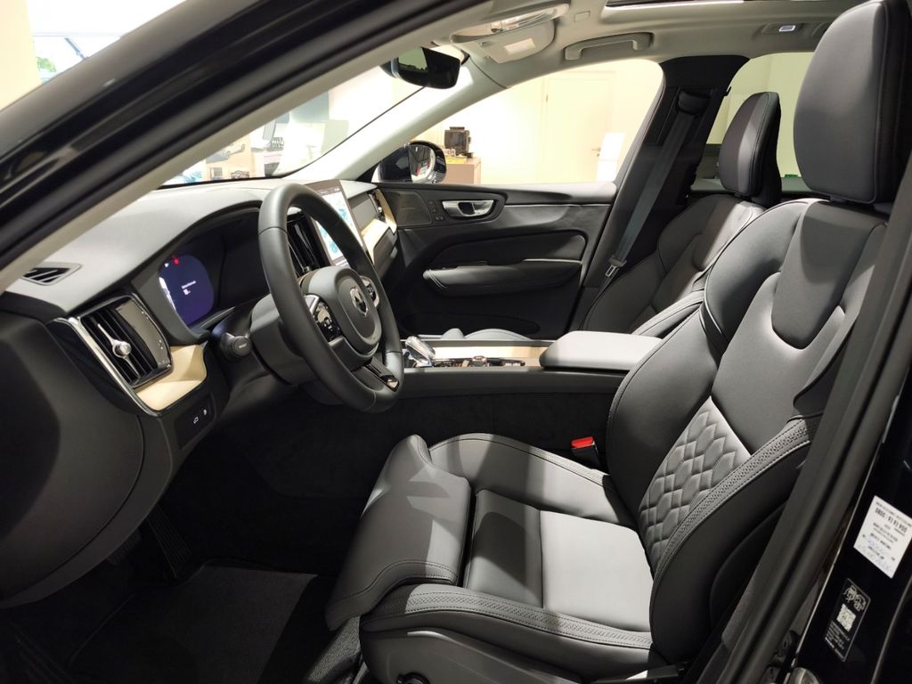 Volvo XC60 2025