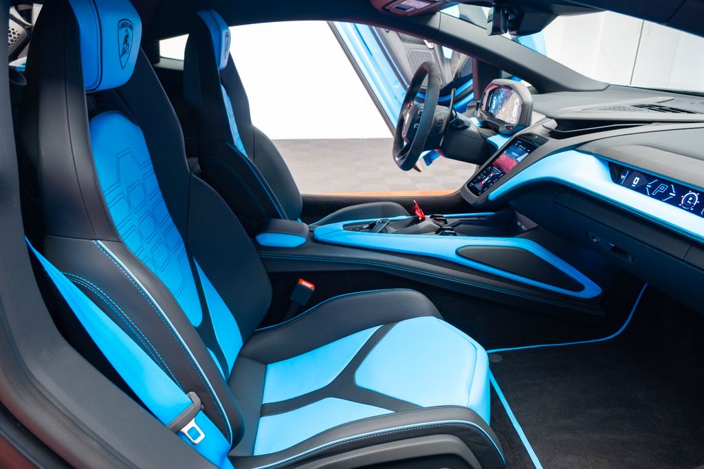 Lamborghini Revuelto