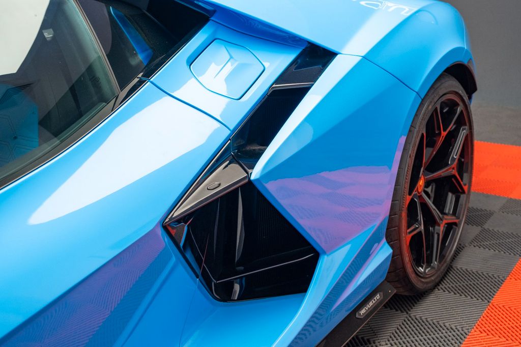 Lamborghini Revuelto