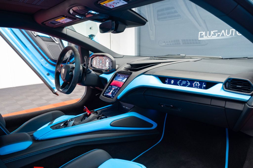 Lamborghini Revuelto