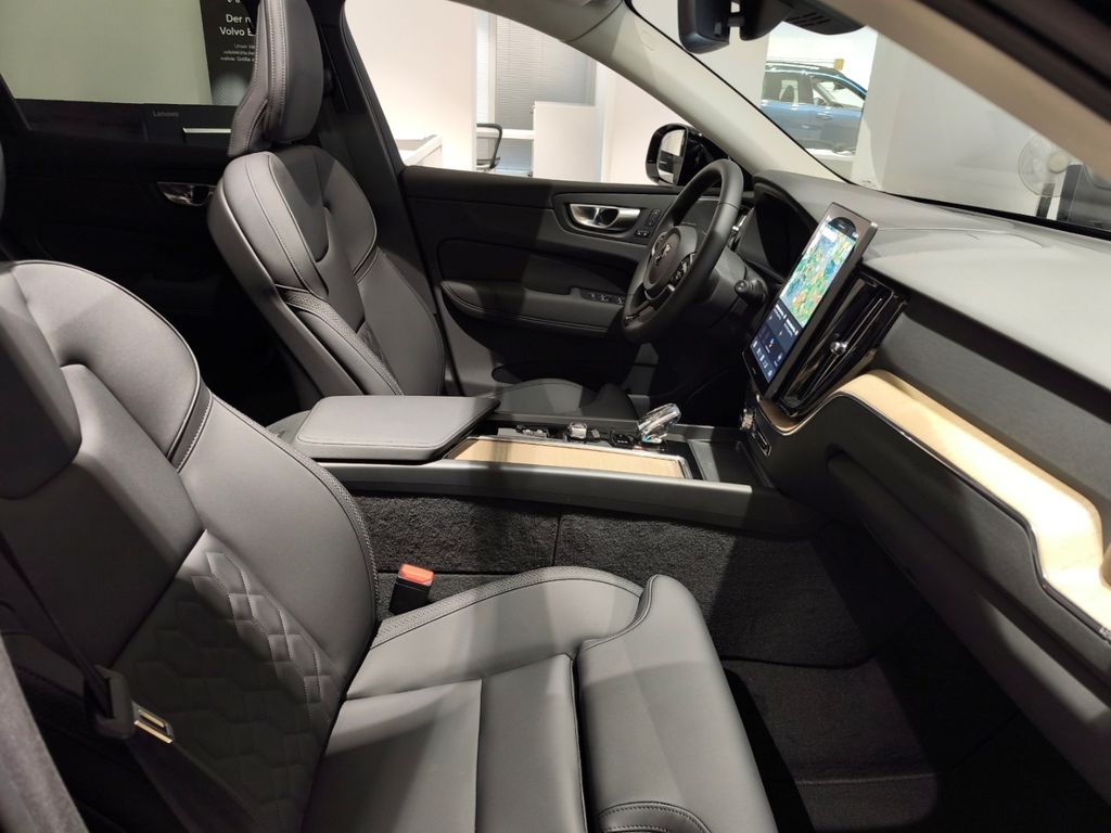 Volvo XC60 2025