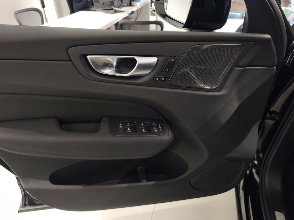 Volvo XC60 2025