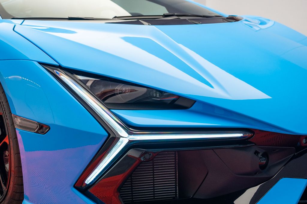 Lamborghini Revuelto