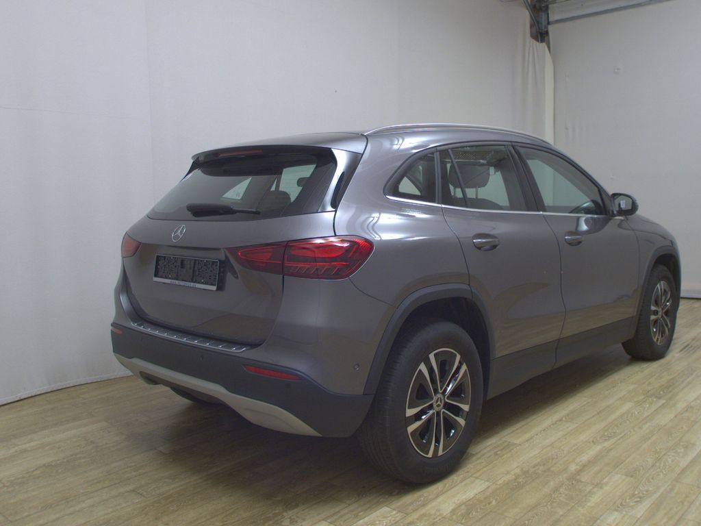 Mercedes-Benz GLA 180 2023