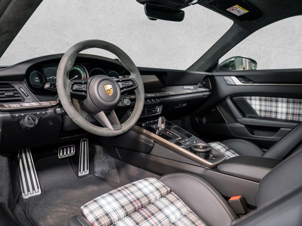 Porsche 992 2025