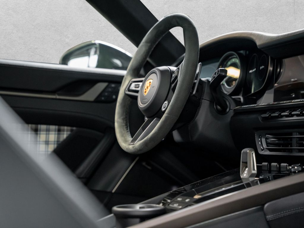 Porsche 992 2025