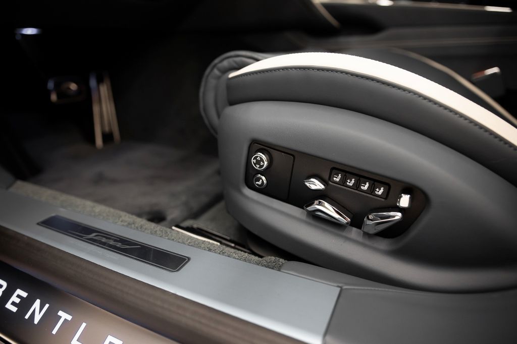 Bentley Flying Spur 2025