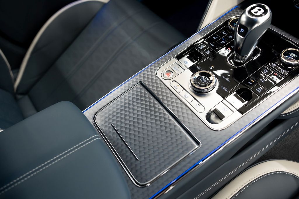 Bentley Flying Spur 2025