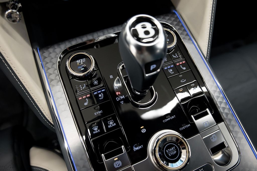 Bentley Flying Spur 2025